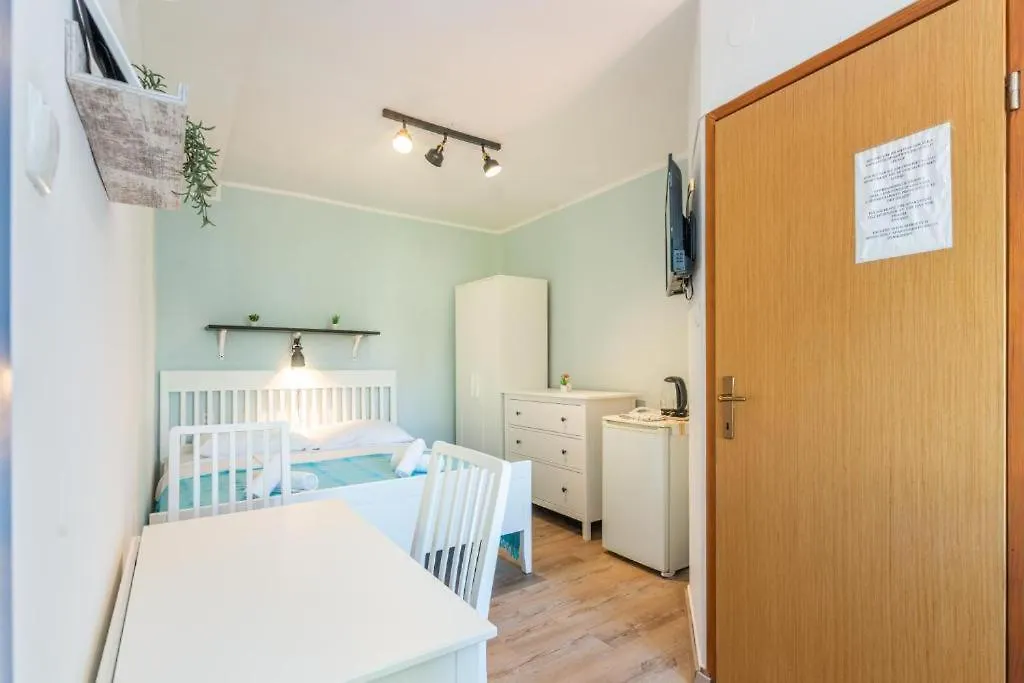 Rooms & Studio Apartments By The Way Baska  0*, Baska (Krk) Croatia