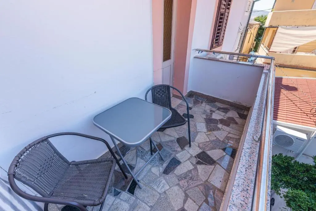 Rooms & Studio Apartments By The Way Baska