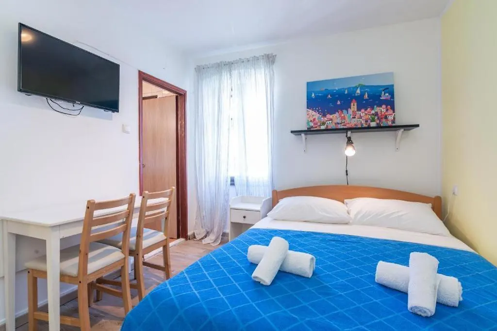 Rooms & Studio Apartments By The Way Baska  Baska (Krk)