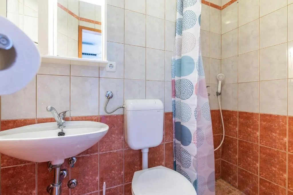 Rooms & Studio Apartments By The Way Baska  0*, Baska (Krk)