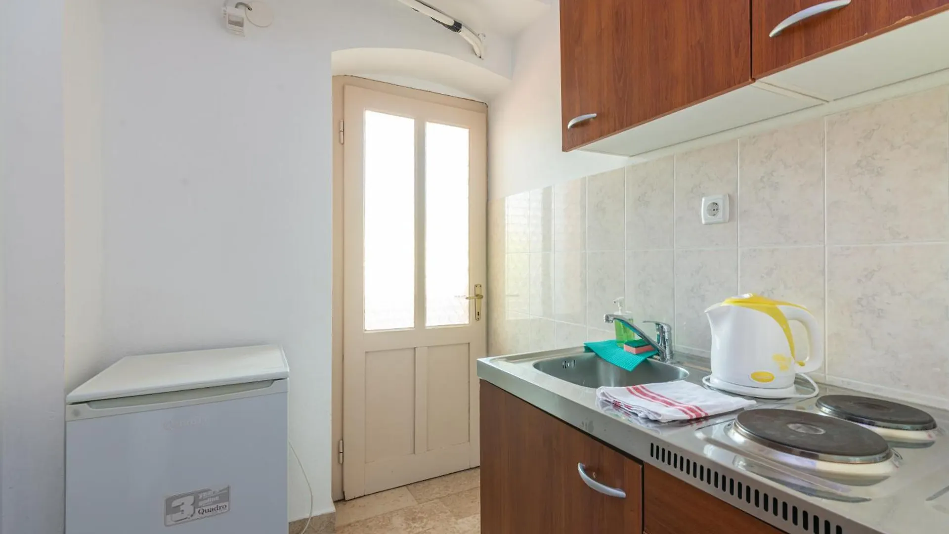 Rooms & Studio Apartments By The Way Baska