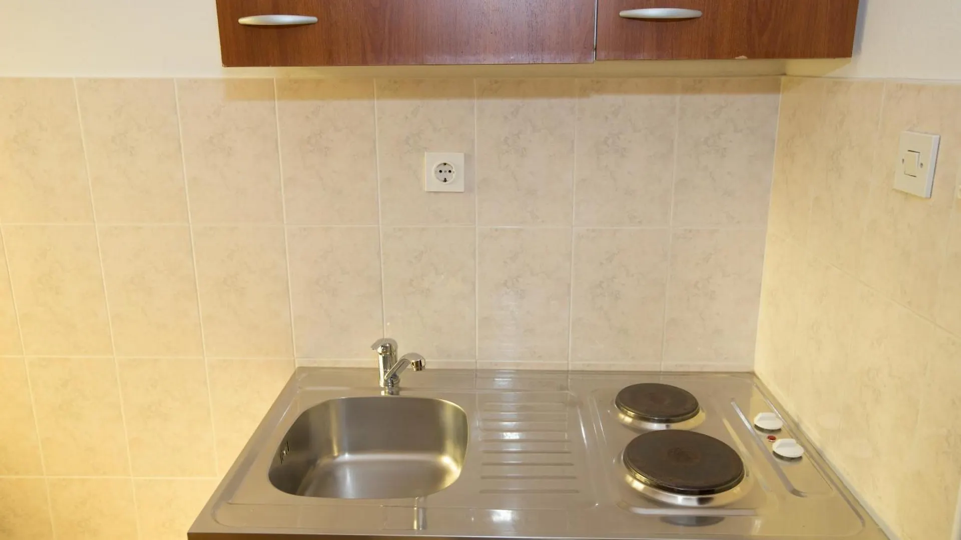 Rooms & Studio Apartments By The Way Baska