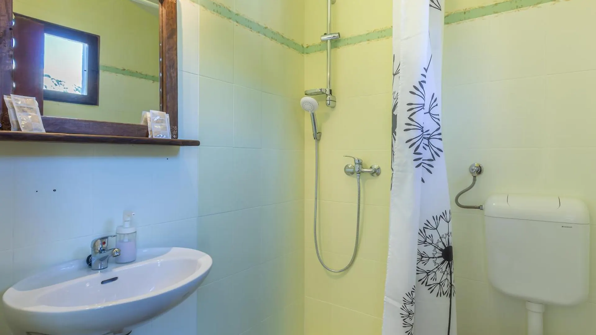 Rooms & Studio Apartments By The Way Baska  Baska (Krk)
