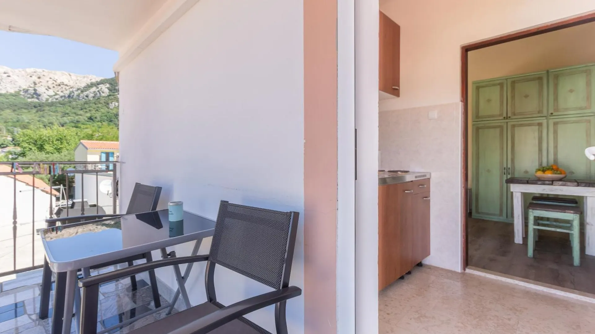 Rooms & Studio Apartments By The Way Baska